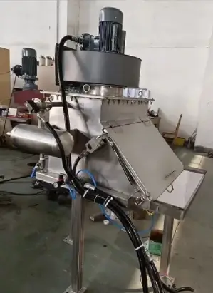 powder feeding station for mixing kettle or reactor